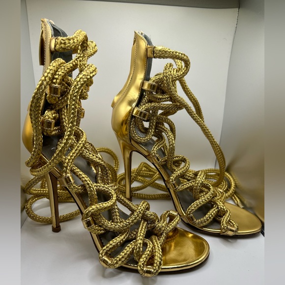 Monika Chiang Carla - Picture 5 of 11